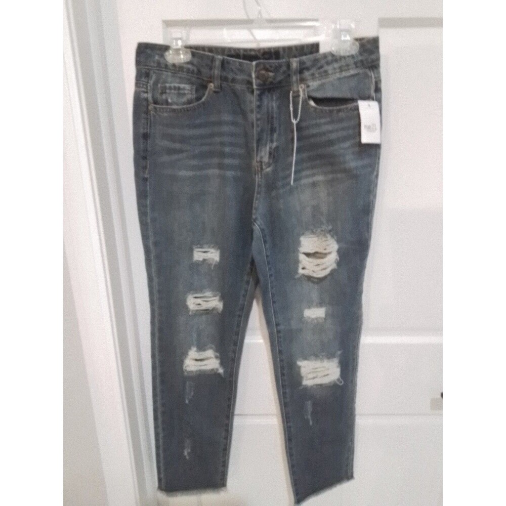 GIRLS/JUNIORS RUE 21 RELAXED FIT JEANS. SIZE 3/4. NEW!